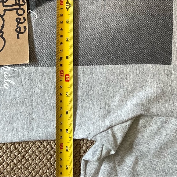Gently used supreme Ronnie tshirt measurements in photo - Picture 4 of 4